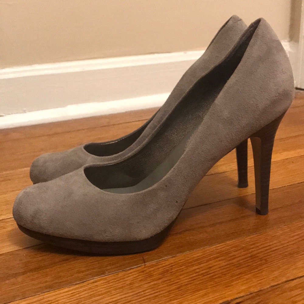 Banana Republic “Maritza” smoke grey suede pumps